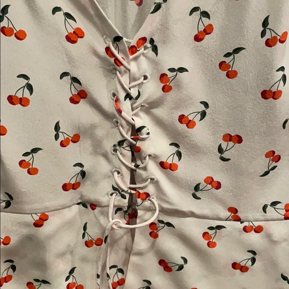 Intermix cherry blouse - Picture 2 of 3